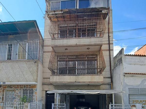 Edificio en Prado de Maria, El Cementerio 