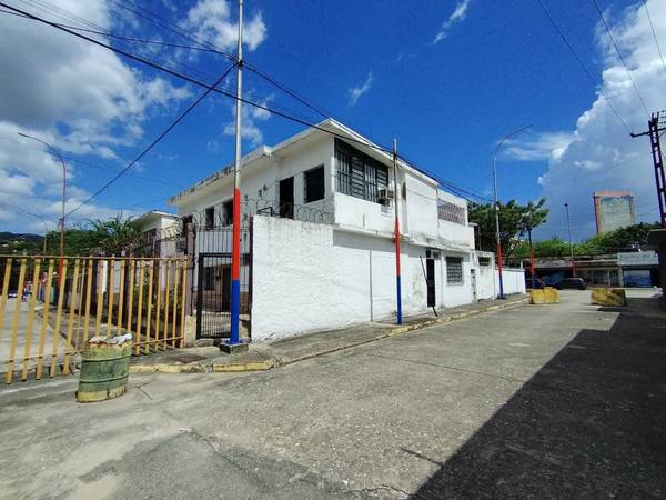 Casa comercial en venta en la avenida bolivar norte 
