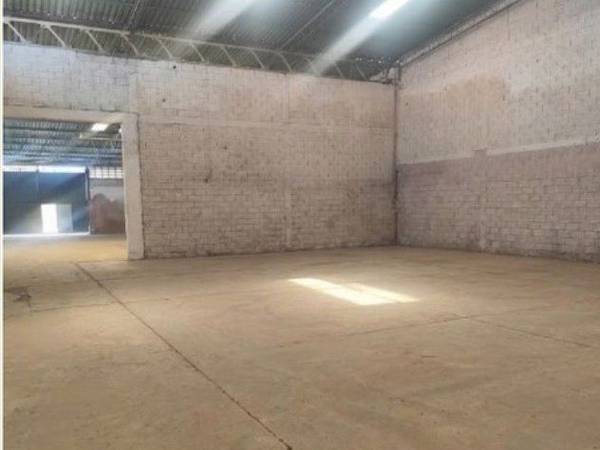 Galpón en alquiler de 1.000 mts2. Ubicación: Casco central de los Guayos, solo clientes 