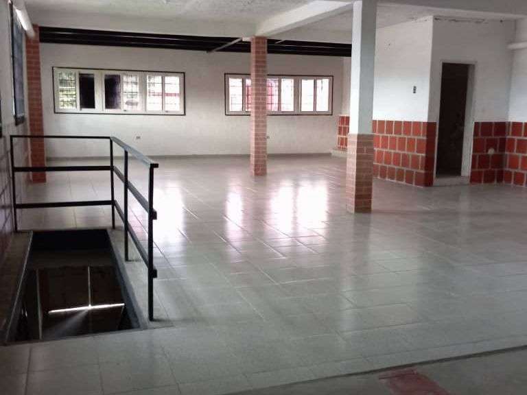 Local en alquiler de 660 m2 comercial en La Candelaria Valencia, SOLO CLIENTES 
