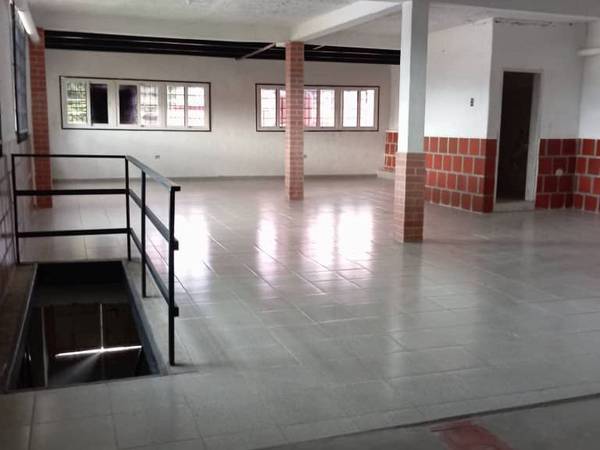 Local en alquiler de 660 m2 comercial en La Candelaria Valencia, SOLO CLIENTES 