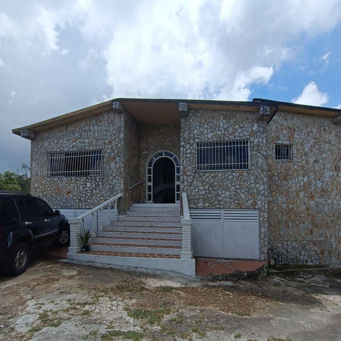 Casa Principal + Anexo en Venta en San Antonio de los Altos Sector El Limón