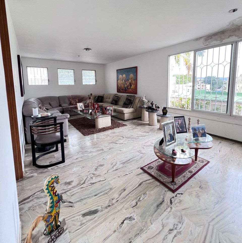 EXCLUSIVA CASA URB. ALTA FLORIDA