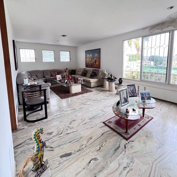 EXCLUSIVA CASA URB. ALTA FLORIDA