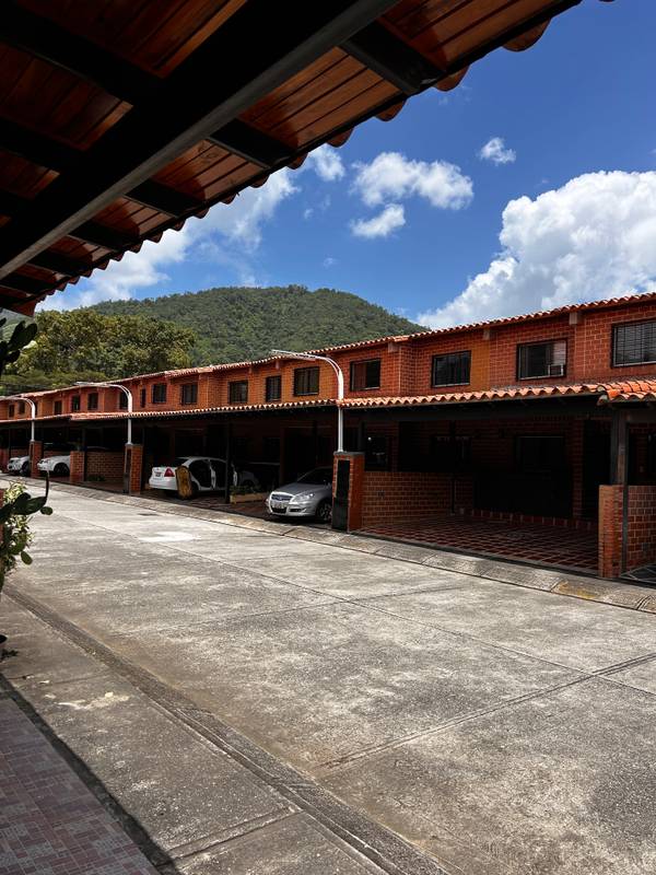 Twon House Villas del Este Guatire