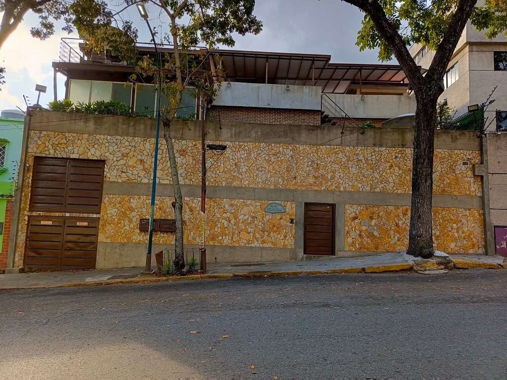 Alquilo en Casa Comercial Oficina 25 m2. Urb. Los Caobos. Caracas