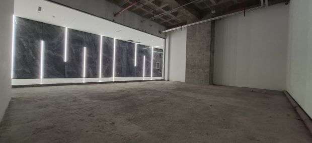Venta de Local Comercial en el Centro Empresarial Esmeralda Bella