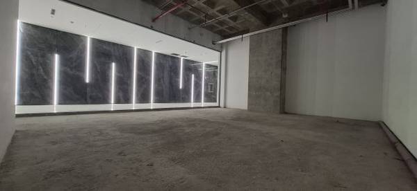 Venta de Local Comercial en el Centro Empresarial Esmeralda Bella