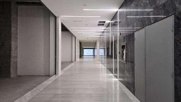 Venta de Local Comercial en el Centro Empresarial Esmeralda Bella