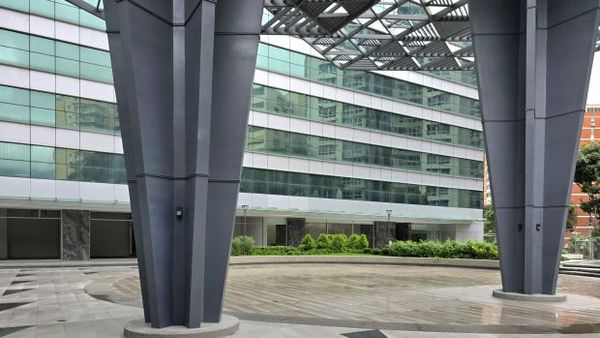 Venta de Local Comercial en el Centro Empresarial Esmeralda Bella