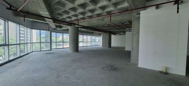  Venta de Oficina en Obra Gris en Centro Empresarial La esmeralda Bella