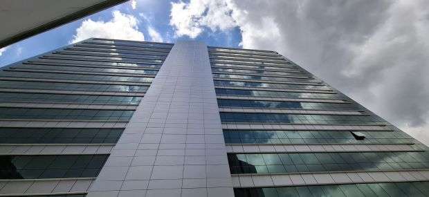  Venta Oficina en Obra Gris en Centro Empresarial Esmeralda Bella