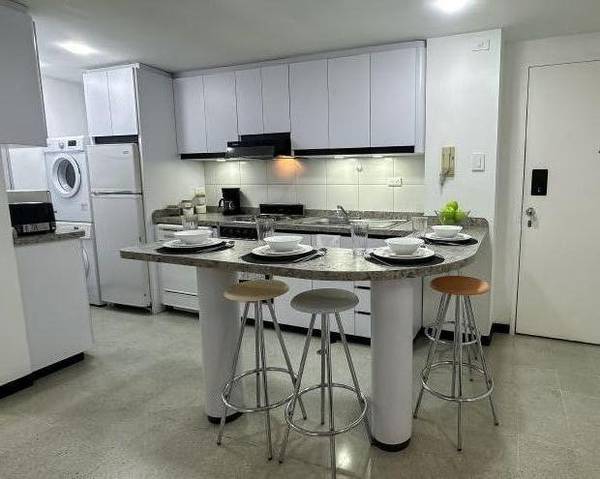 APARTAMENTO EJECUTIVO EN ALQUILER LOS PALOS GRANDES ALE