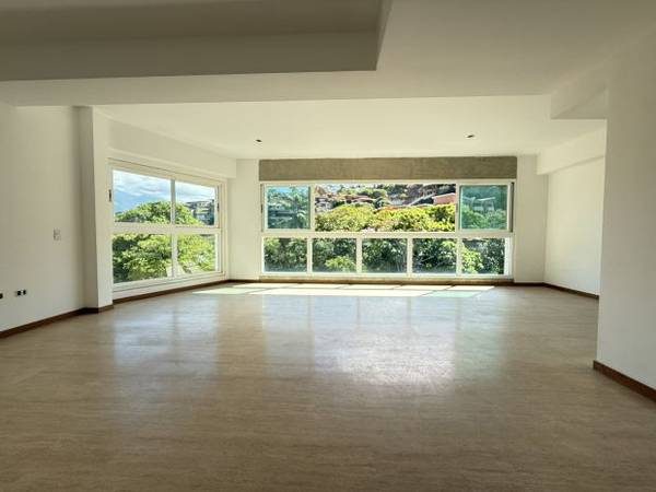 PENT-HOUSE DUPLEX EN OBRA BLANCA EN LOMAS DE LAS MERCEDES BELLA