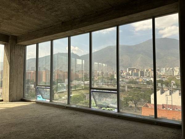  AMPLIA OFICINA CON VISTA AL AVILA EN LAS MERCEDES OBRA GRIS Anma