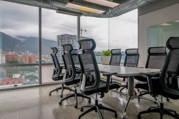EN VENTA AMPLIA Y MODERNA OFICINA EN LAS MERCEDES CON VISTA AL AVILA Anma