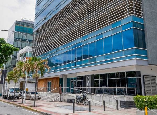 SE VENDE OFICINA EN LAS MERCEDES CON VISTA AL AVILA ANMA