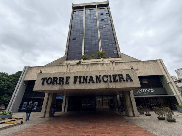 Oficina en venta bello monte torre financiera JULI
