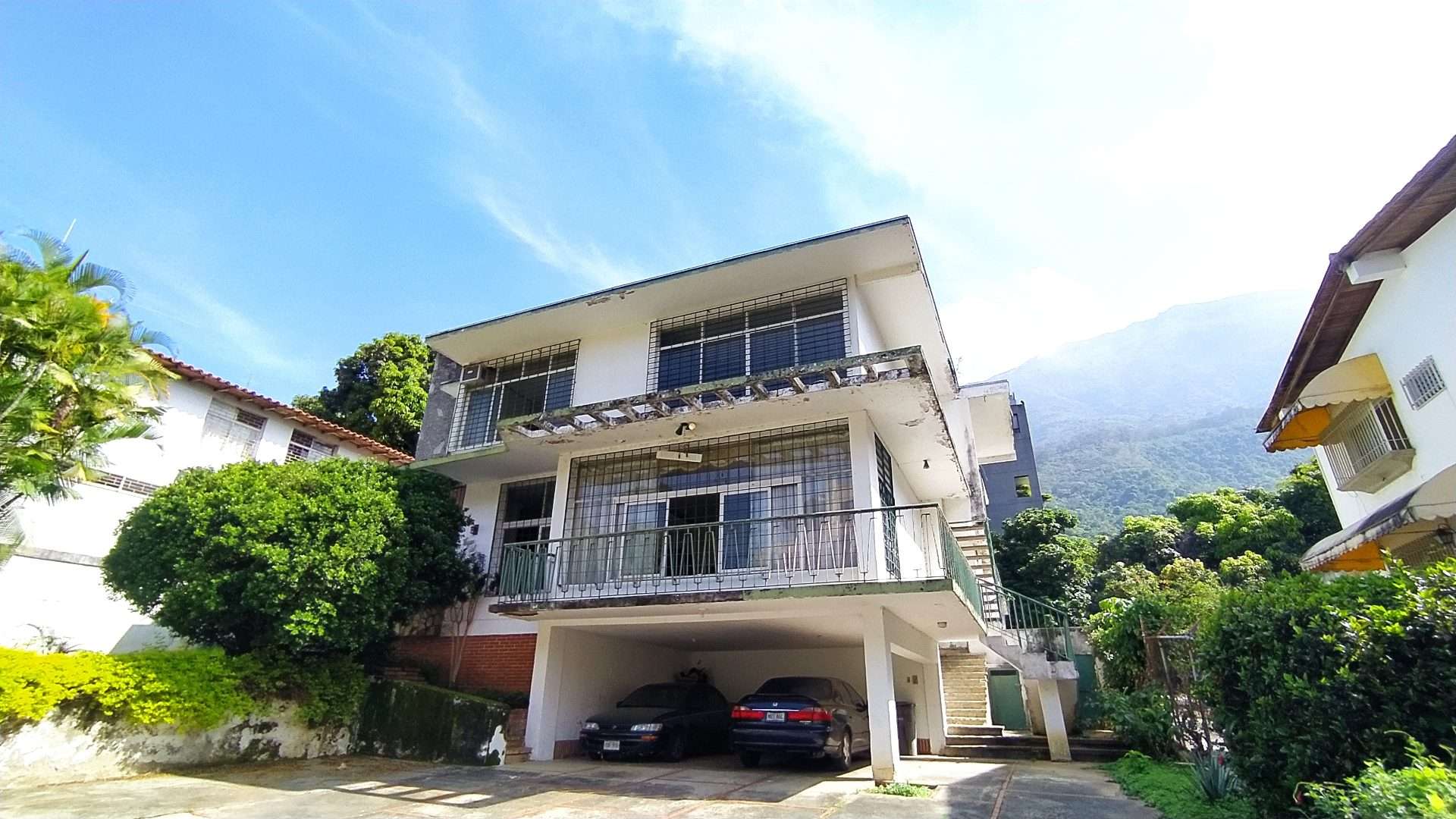 TERRENO CON CASA PARA DEMOLER EN VENTA EN LOS PALOS GRANDES DE 1172M2