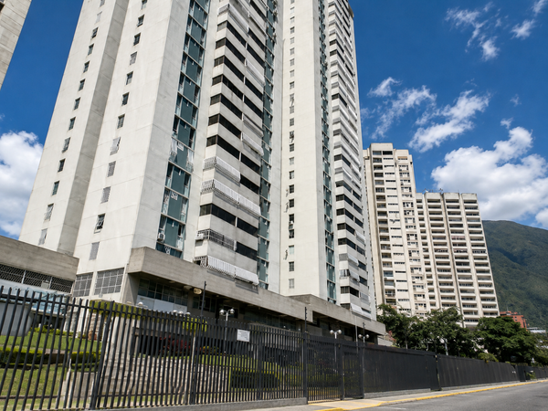 Apartamento en Venta remodelado de 82m² – Los Dos Caminos con Vista al Ávila