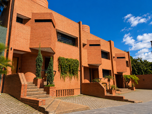 Amplio Townhouse en Alta Florida con Rooftop, Jacuzzi y Patio Privado