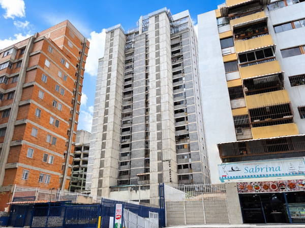 Apartamento de 93 m² en Colinas de Bello Monte | 2 habitaciones + servicio | Excelente ubicación