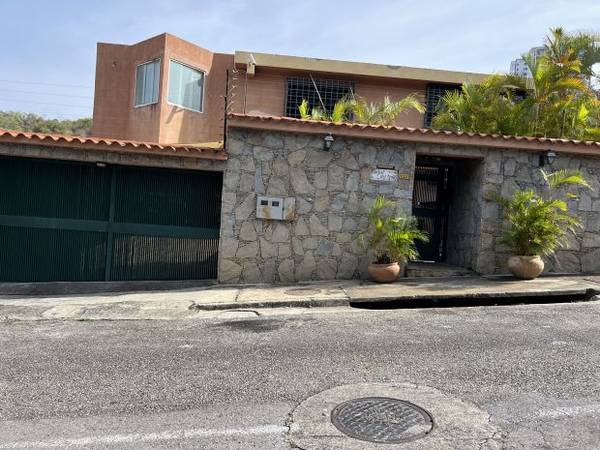 Casa - Quinta En calle cerrada de la Urb Santa Sofia