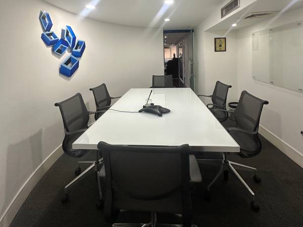 Alquiler oficina coworking en Altamira 