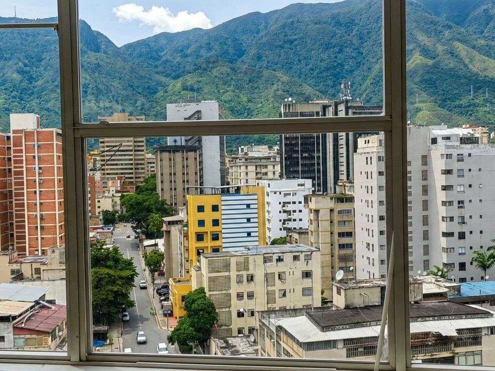 OFICINA EN ALQUILER SABANA GRANDE 