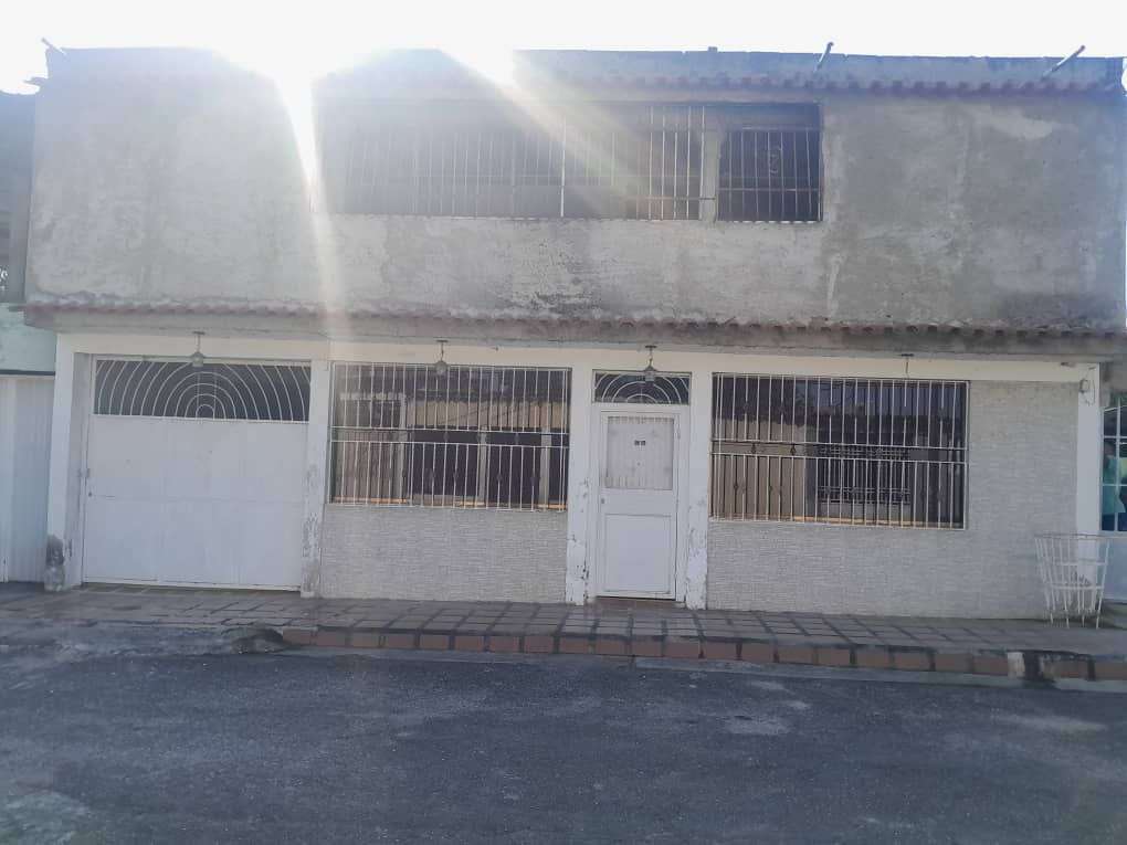 Venta Casa Urb. La Raiza 