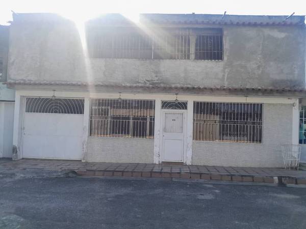 Venta Casa Urb. La Raiza 