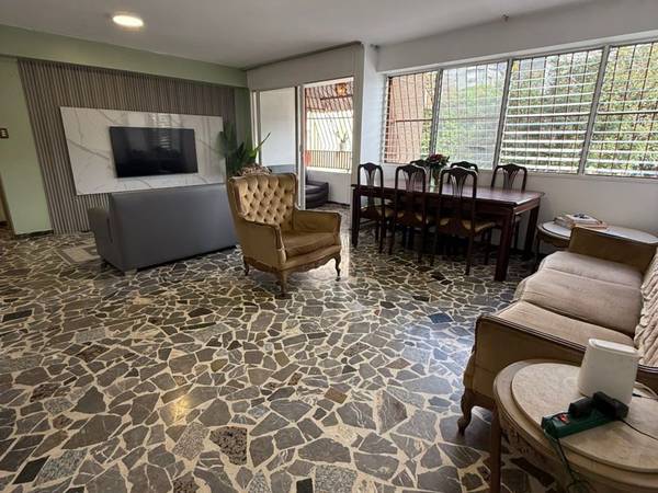 Apartamento en Venta. El Paraiso. 125m2. Caracas