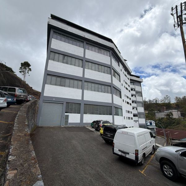 Planta industrial de 500m2 en San Antonio de Los Altos