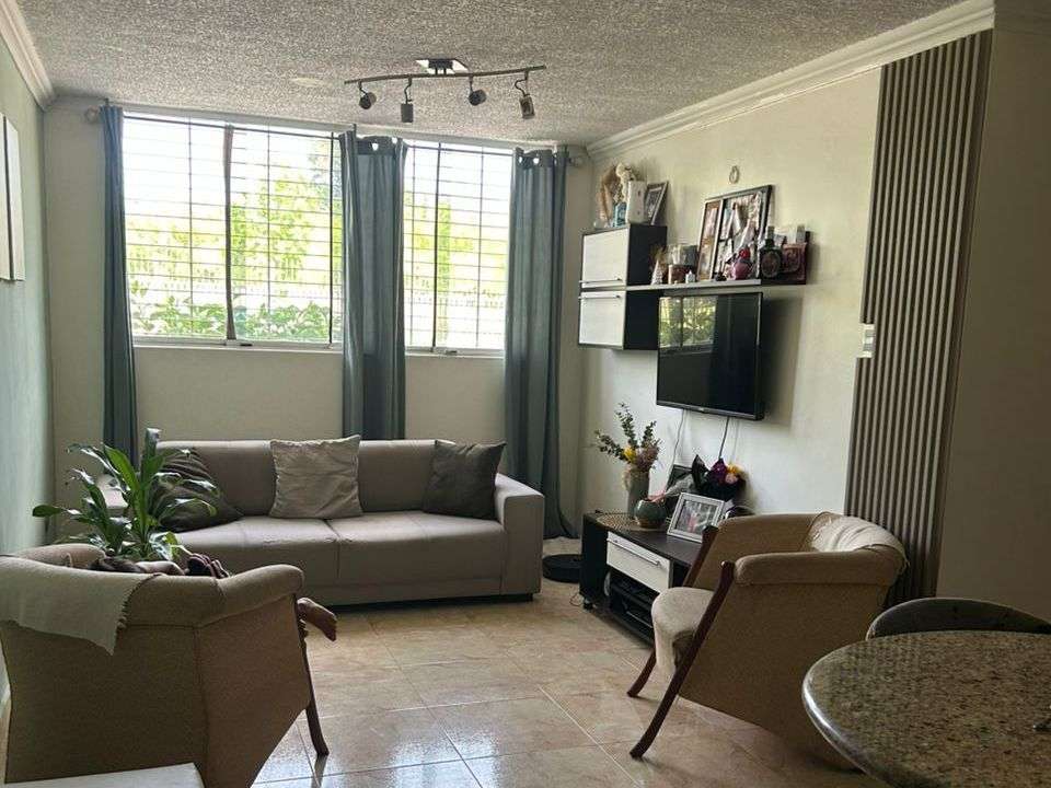 Apartamento en San Diego, Res. Tulipan
