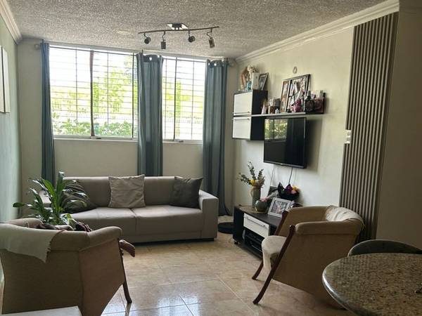 Apartamento en San Diego, Res. Tulipan