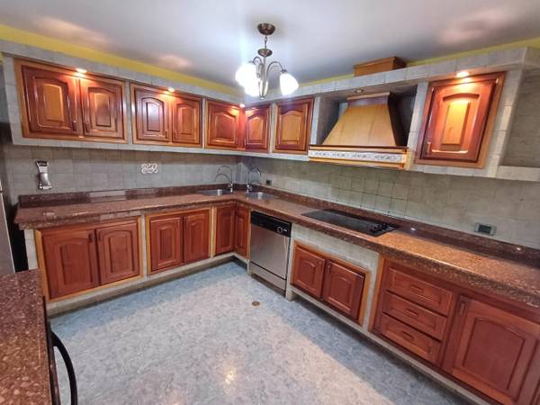 Vendo Casa. Av. Cuatricentenaria, Urb. Parque Mirador