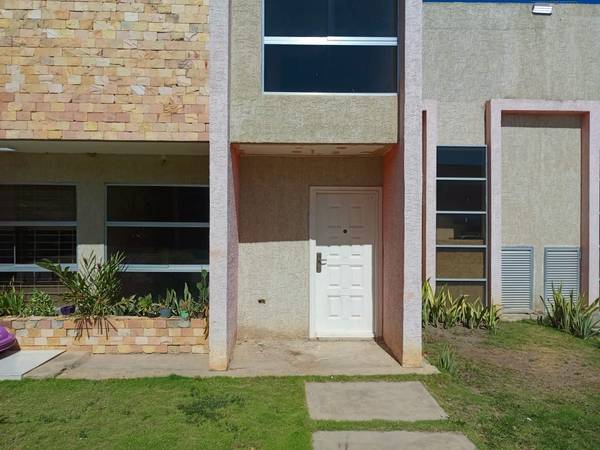 Town House por financiamiento 