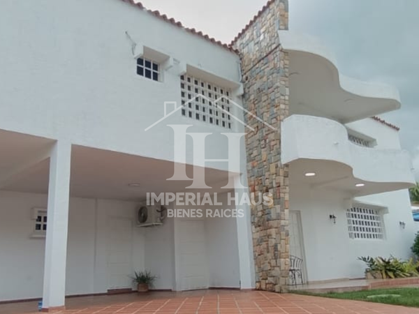 Casa de 2 Niveles en Venta San Diego Granja La Lopera 