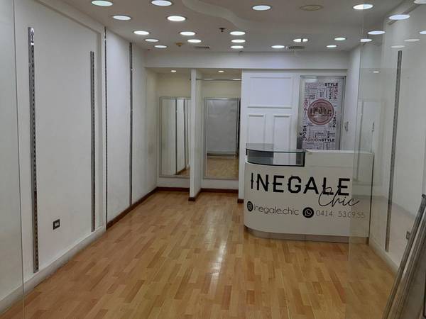 Local comercial de oportunidad en Galerías Ávila en venta 