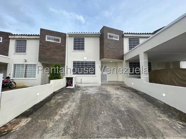 Villa Golf Plaza 26-21495 ubicada en piedad norte Cabudare 