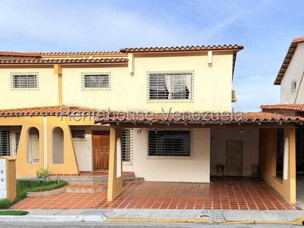 Villa castel avenida Bolívar Cabudare 27-419