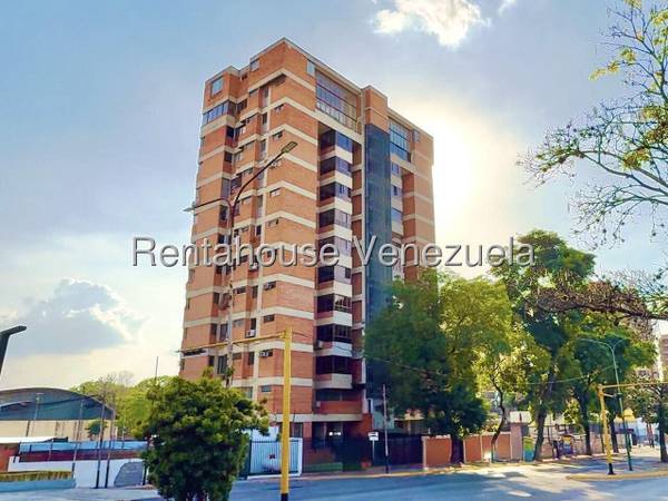 Venta de apartamento en avenida Lara 26-18115