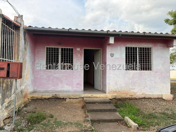 Venta de casa en carotita 27-340