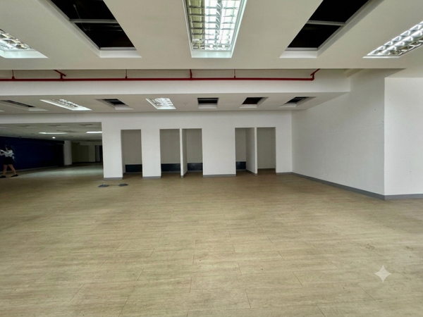OFICINA/ALQUILER/CHUAO/677M2