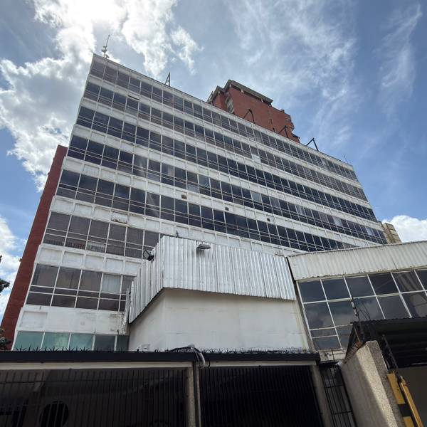EN ALQUILER: Oficina de 49 m² en Edificio Cámara de Comercio de Caracas