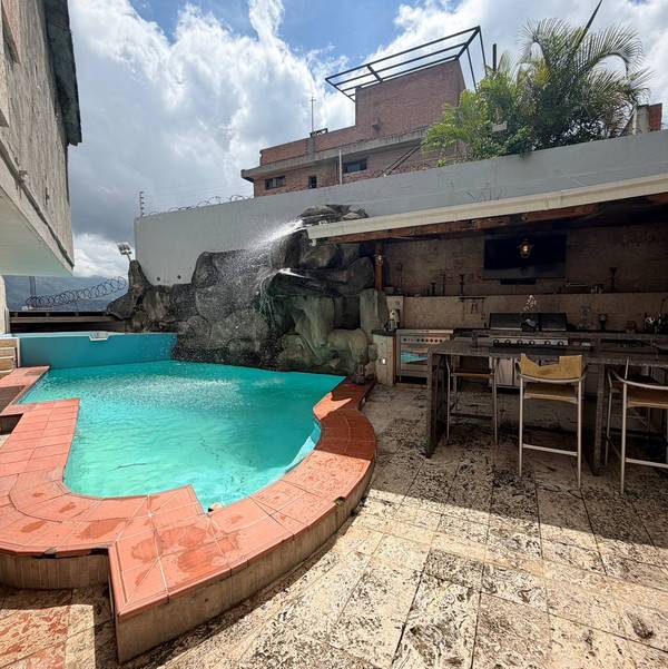 Casa en venta en Macaracuay! 